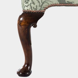 Smooth Queen Anne Style Cabriole Leg