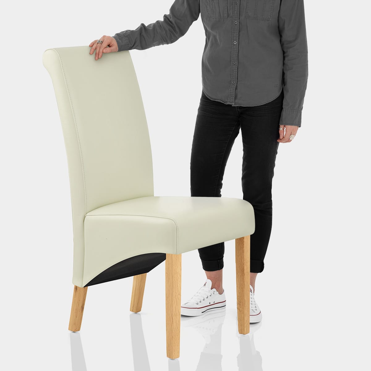 Carlo Oak Chair Cream Leather Features Image