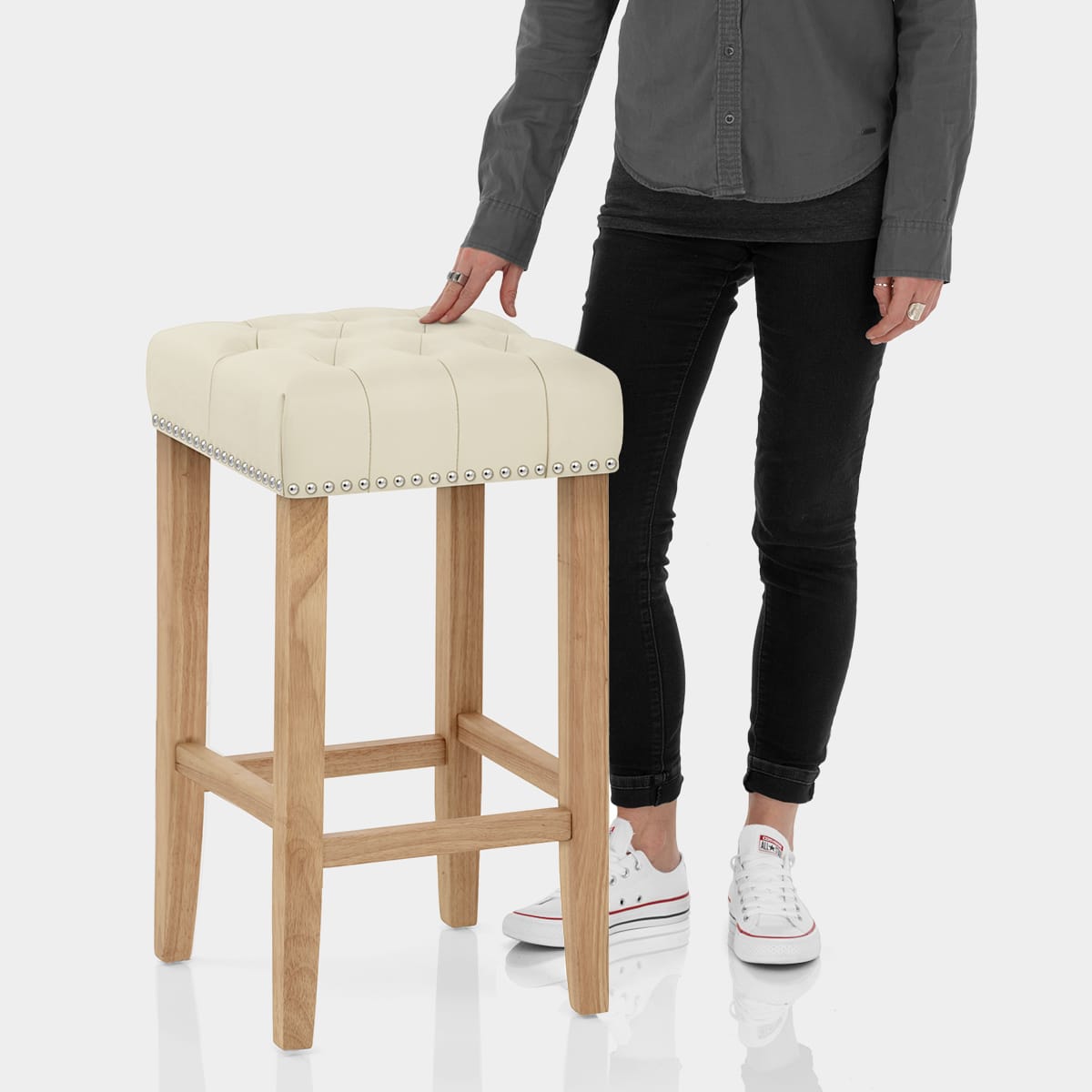 Chelsea Oak Stool Cream Leather Features Image