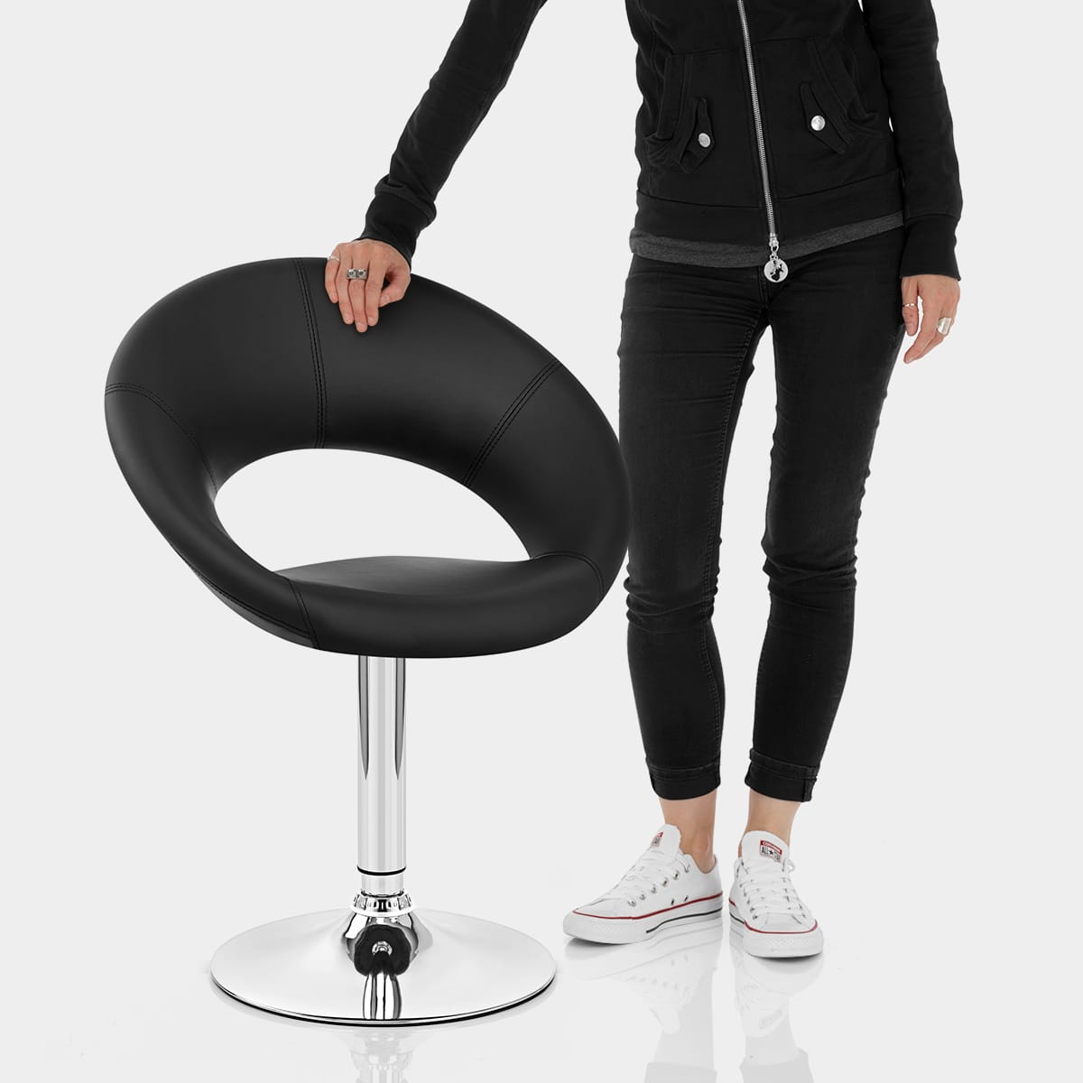 Clementine Chair Black Features Image