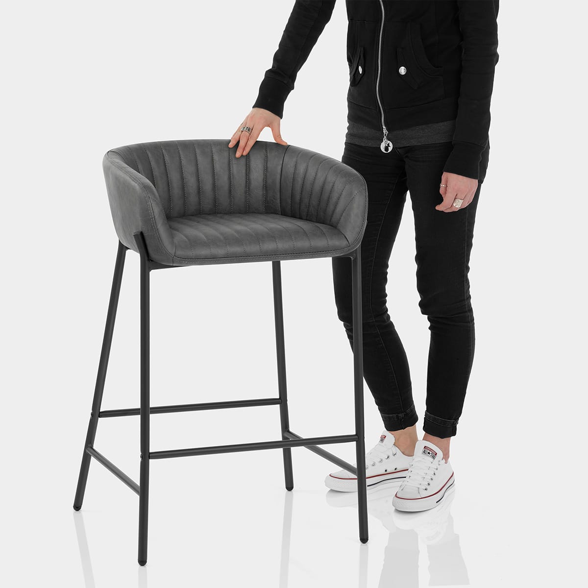 Cub Bar Stool Antique Grey Features Image