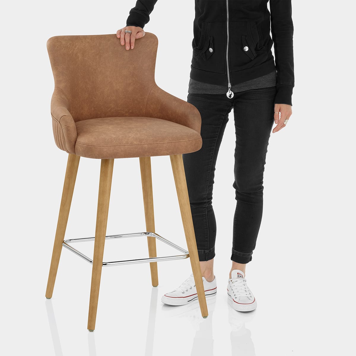 Diablo Oak Bar Stool Tan Features Image