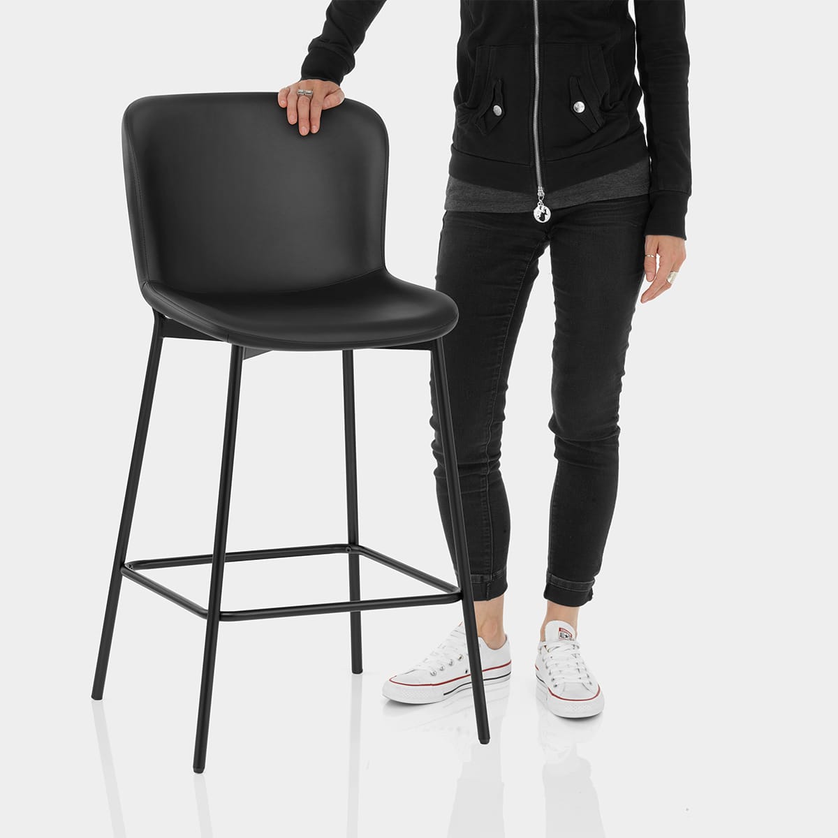 Jasmine Bar Stool Black Features Image