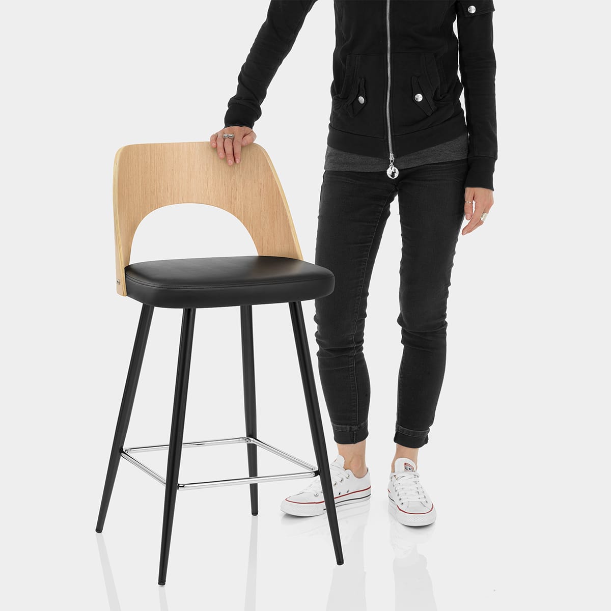 Leo Bar Stool Oak & Black Features Image