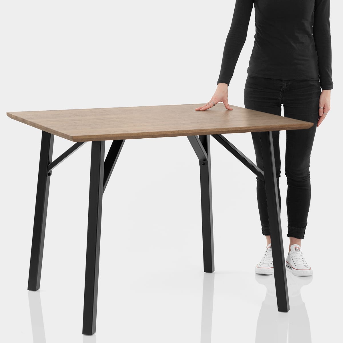 Lucas Dining Table Oak Features Image