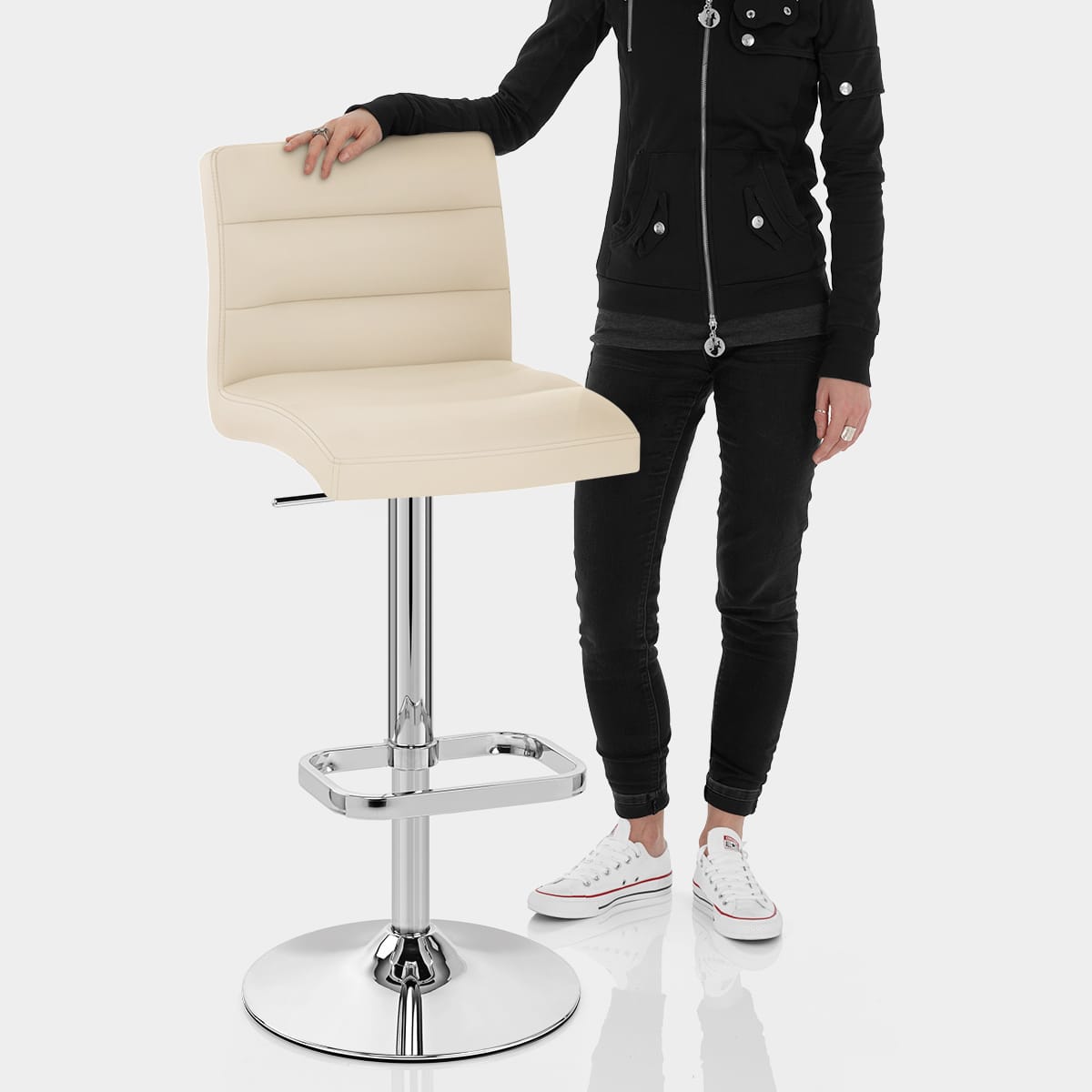 Lush Chrome Stool Cream Features Image