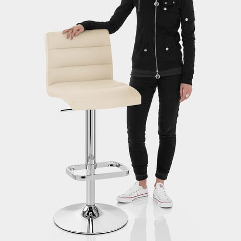 Lush Chrome Stool Cream Features Image