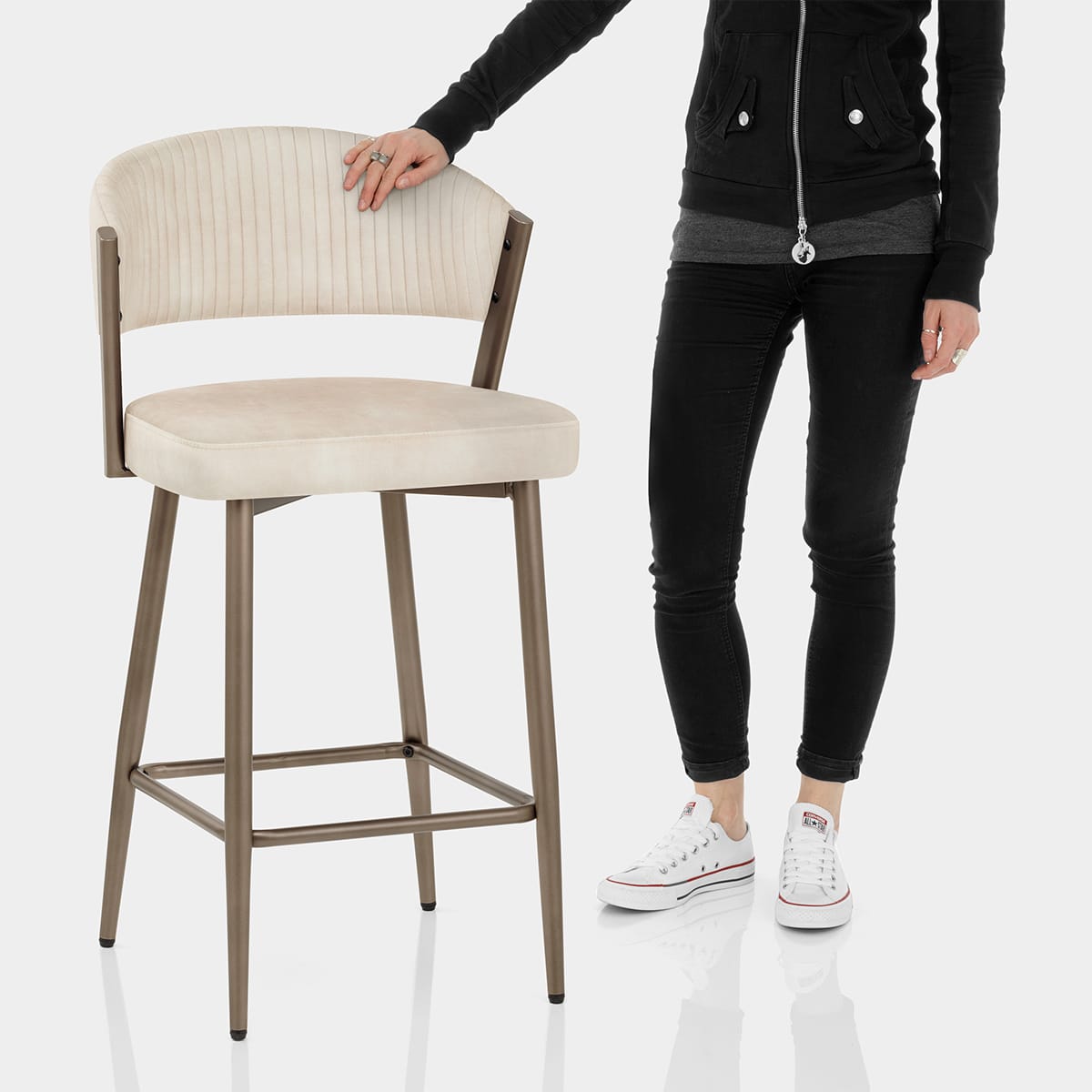 Lusso Bar Stool Cream Velvet Features Image