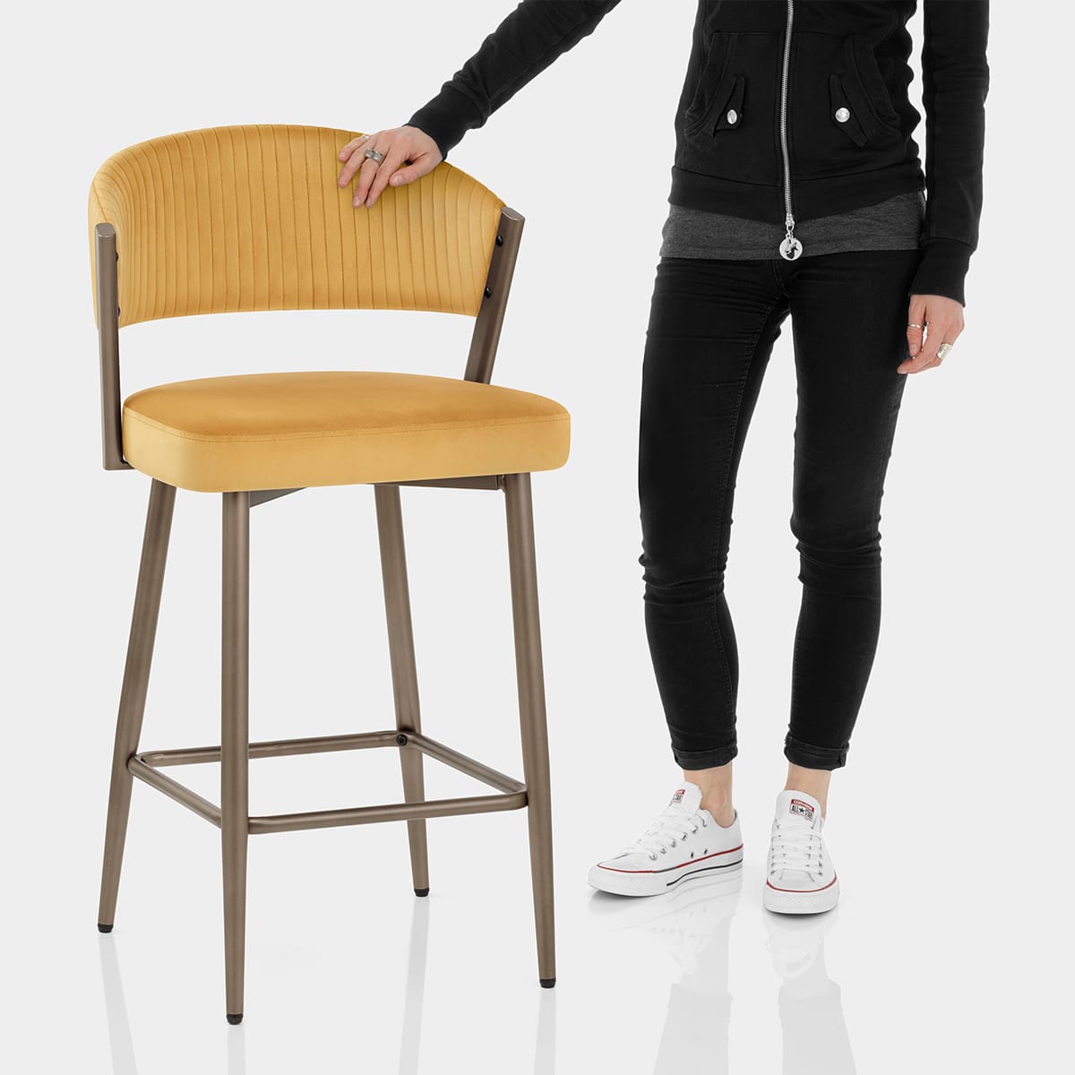 Lusso Bar Stool Gold Velvet Features Image