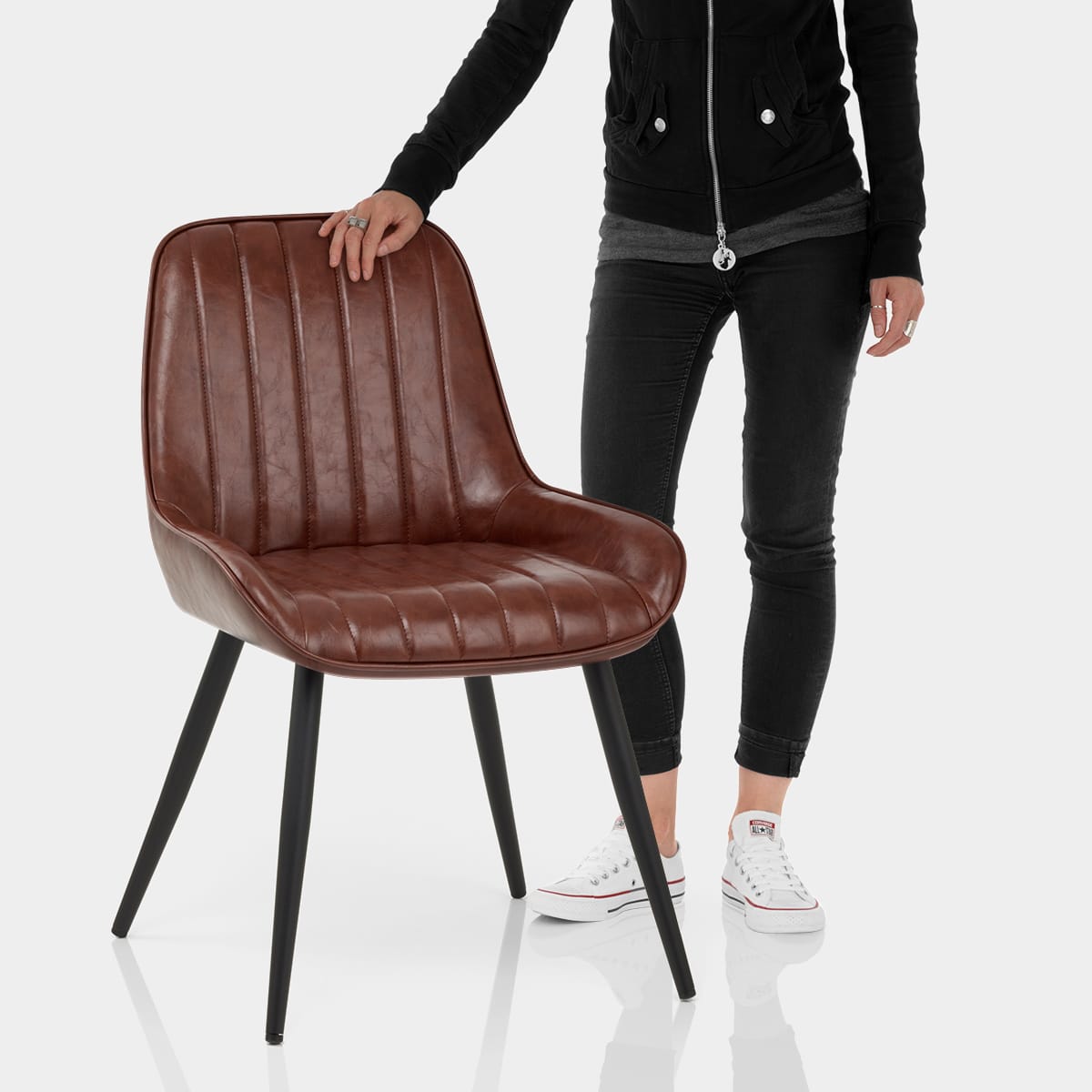 Mustang Chair Antique Brown Features Image