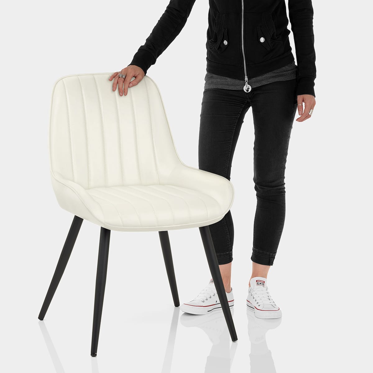 Mustang Chair Antique Cream Features Image