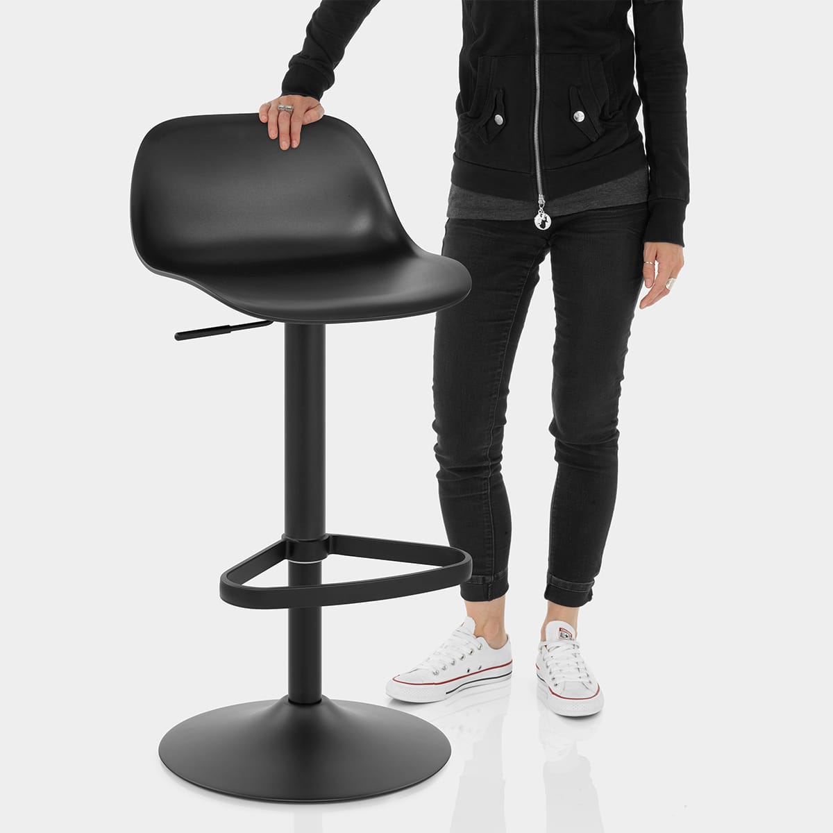 Nero Bar Stool Black Features Image