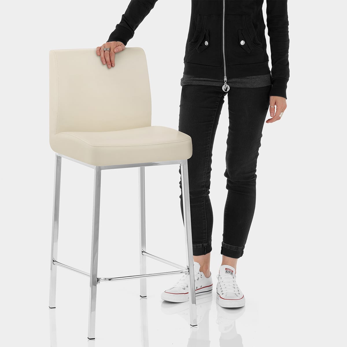 Pacino Stool Cream Features Image