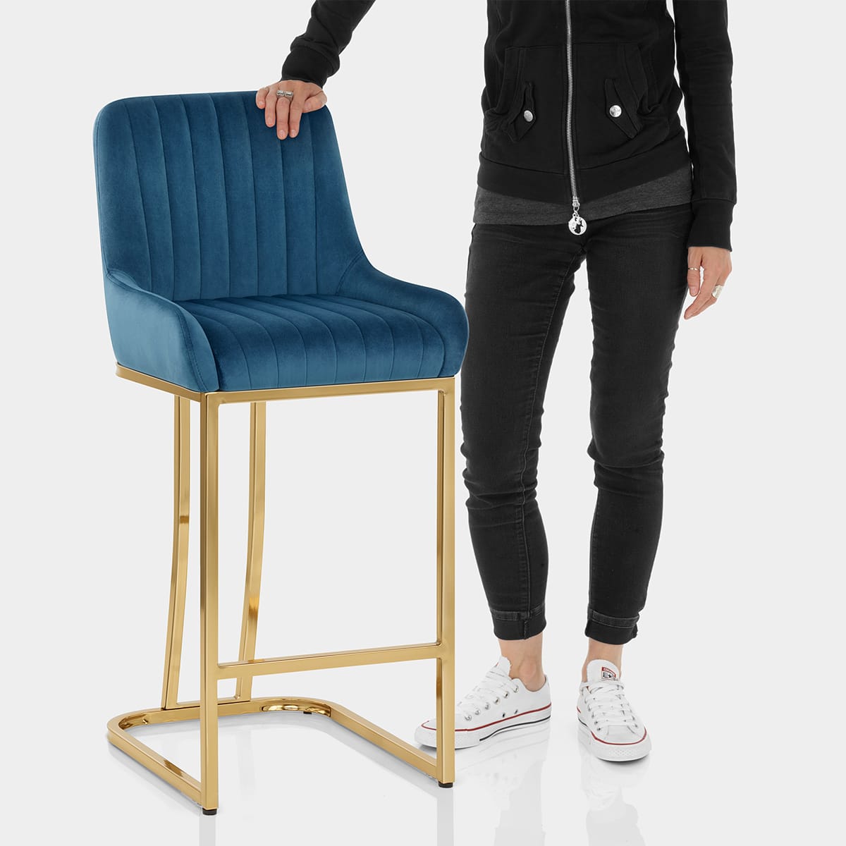 Paget Bar Stool Blue Velvet Features Image