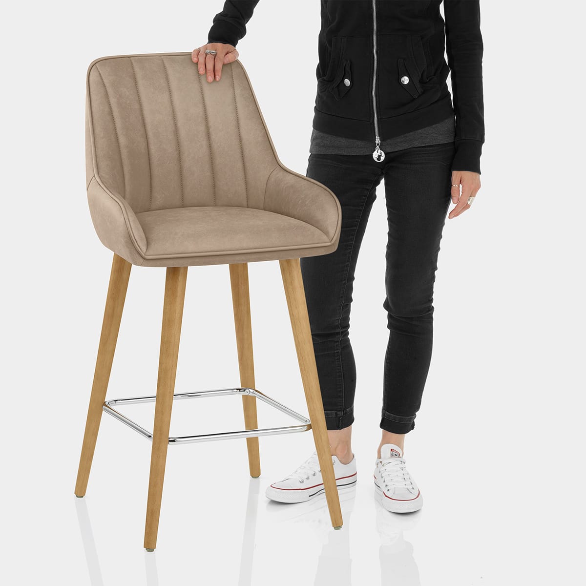 Rosa Oak Bar Stool Brown Features Image