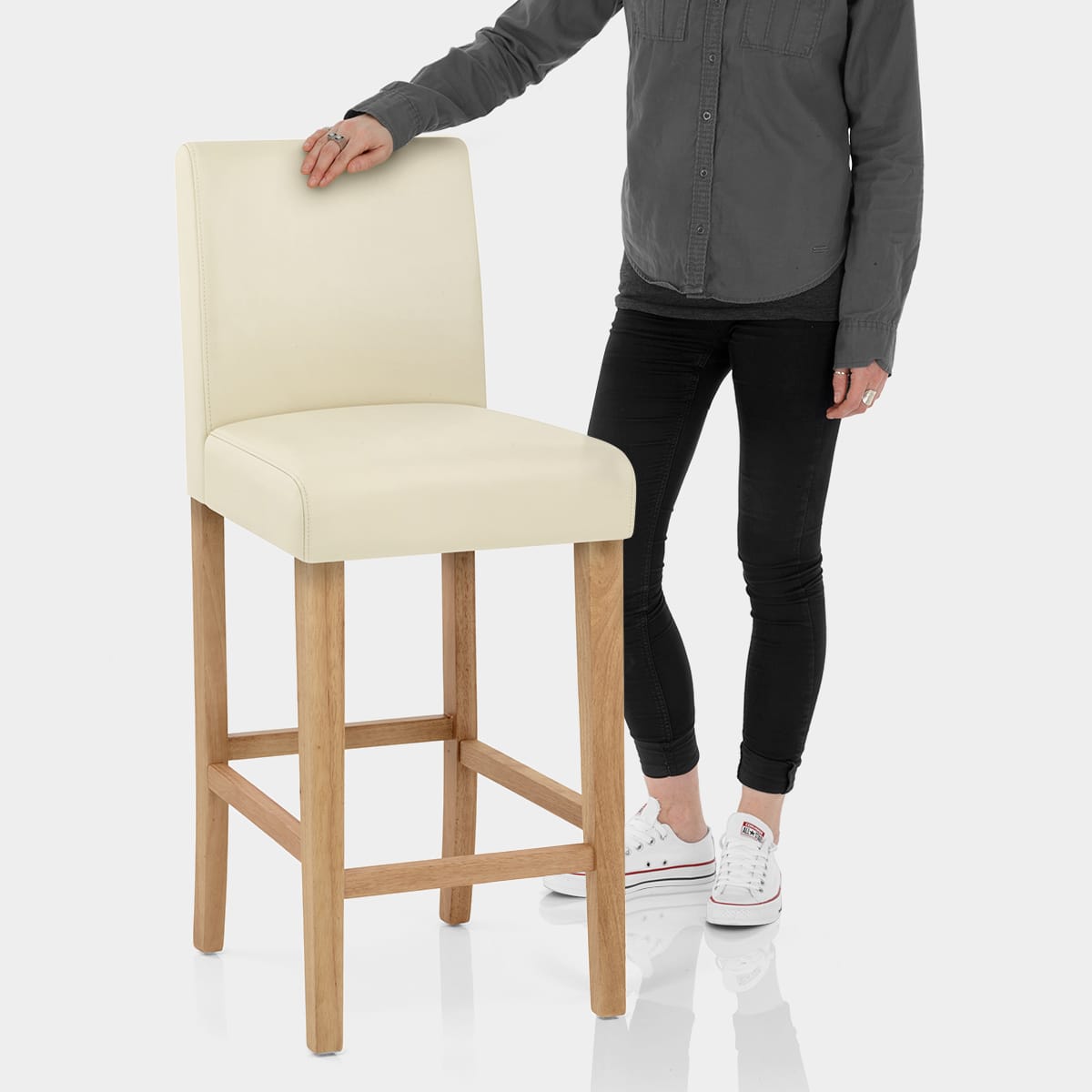 Tetbury Oak Bar Stool Cream Leather Features Image