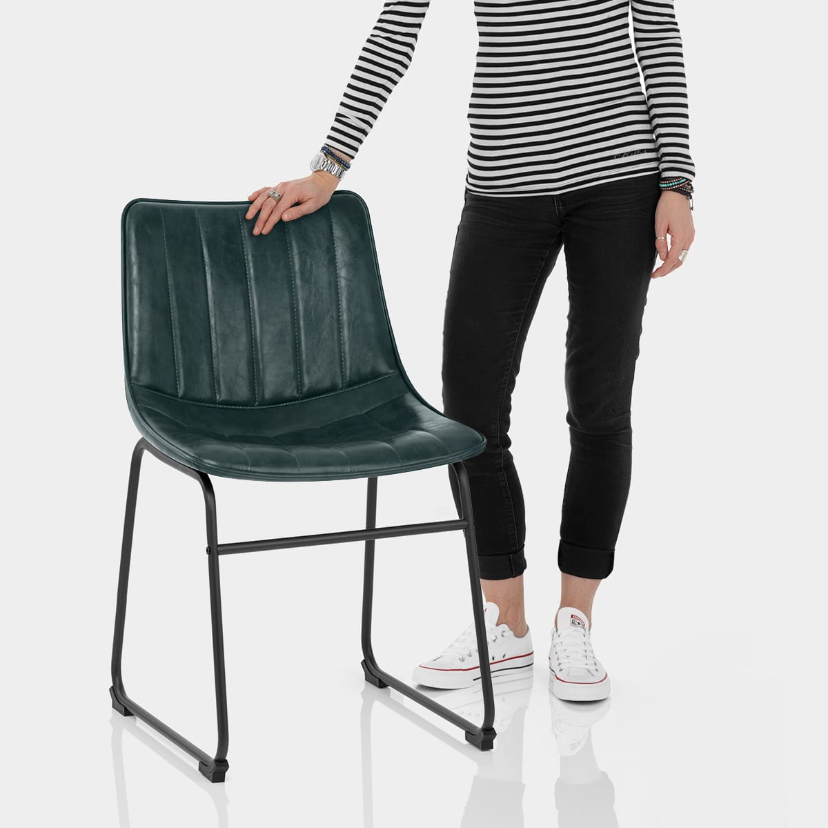 Tucker Chair Antique Green Features Image