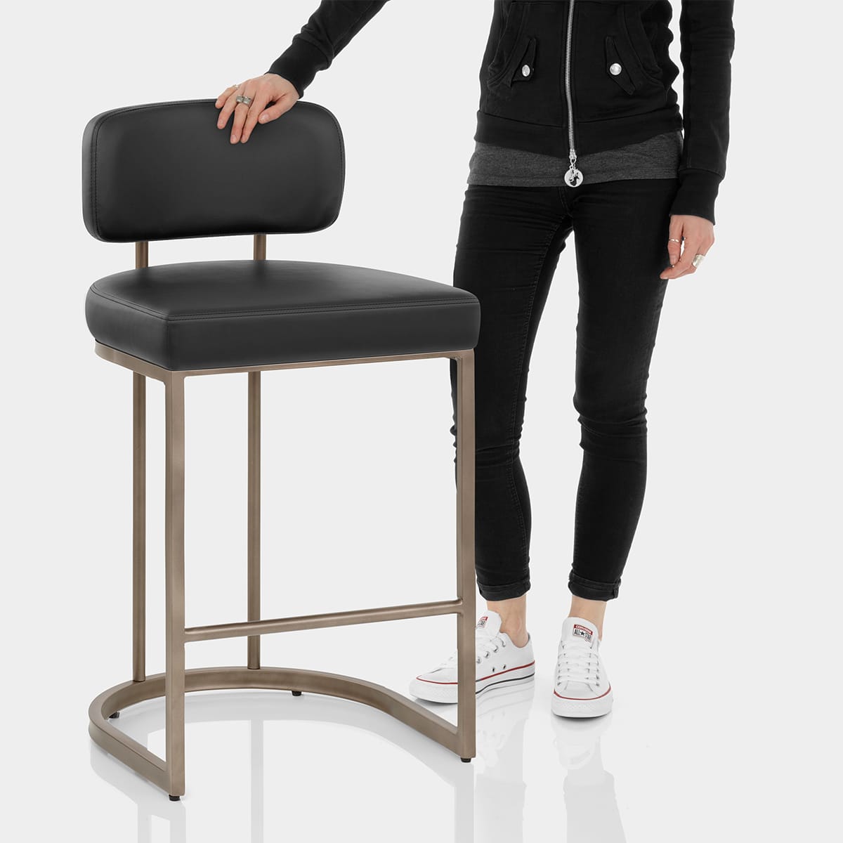 Verve Bar Stool Black Features Image